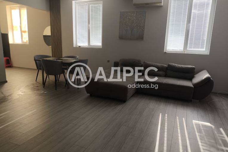 Тристаен апартамент, Шумен, Добруджански, 690811, Снимка 1