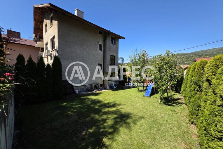 Многостаен апартамент, Владая, 677816, Снимка 1