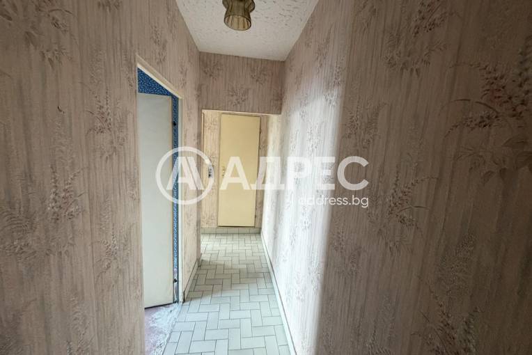Тристаен апартамент, София, Фондови жилища, 695822, Снимка 4