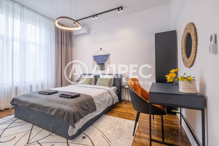 Тристаен апартамент, София, Център, 667825, Снимка 1