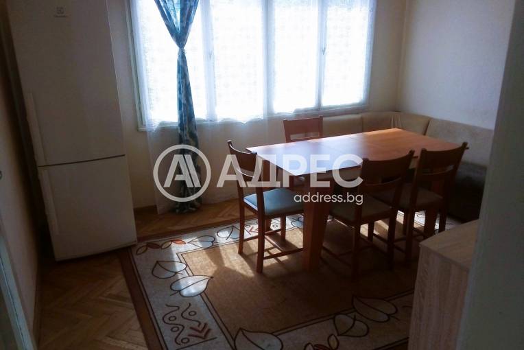 Многостаен апартамент, Велико Търново, Център, 661831, Снимка 1