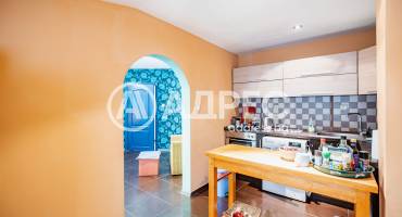 Тристаен апартамент, Варна, Погребите, 702838, Снимка 1