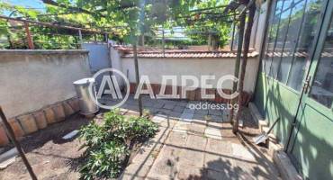 Къща/Вила, Съединение, 673841, Снимка 1