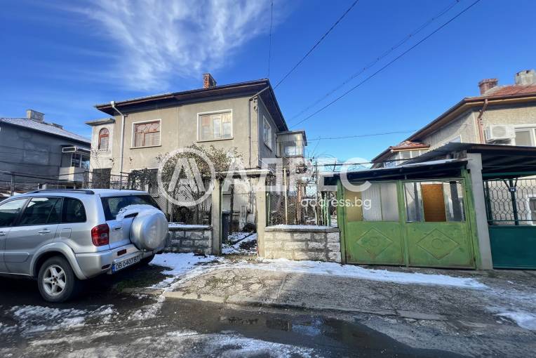 Къща/Вила, Ловеч, Младост, 681845, Снимка 1