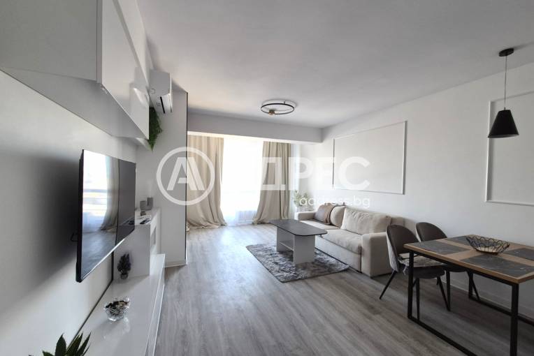 Двустаен апартамент, Русе, Ялта, 680858, Снимка 1