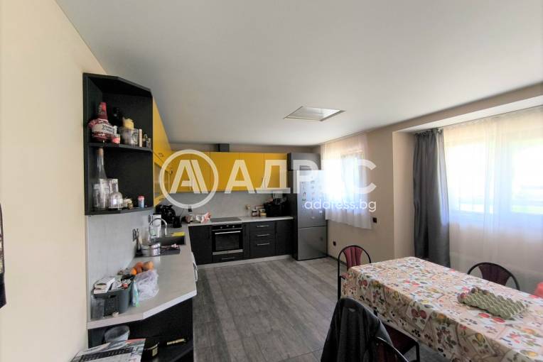 Къща/Вила, Разград, м-ст Белия хълм, 652886, Снимка 1