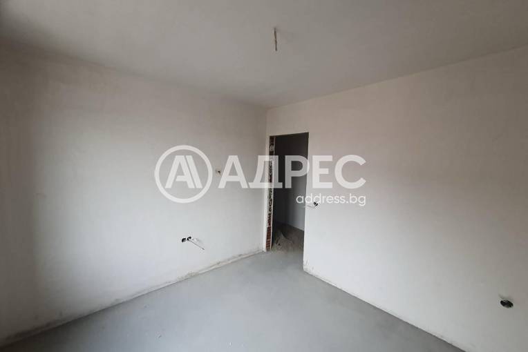 Тристаен апартамент, Благоевград, Широк център, 677899, Снимка 2