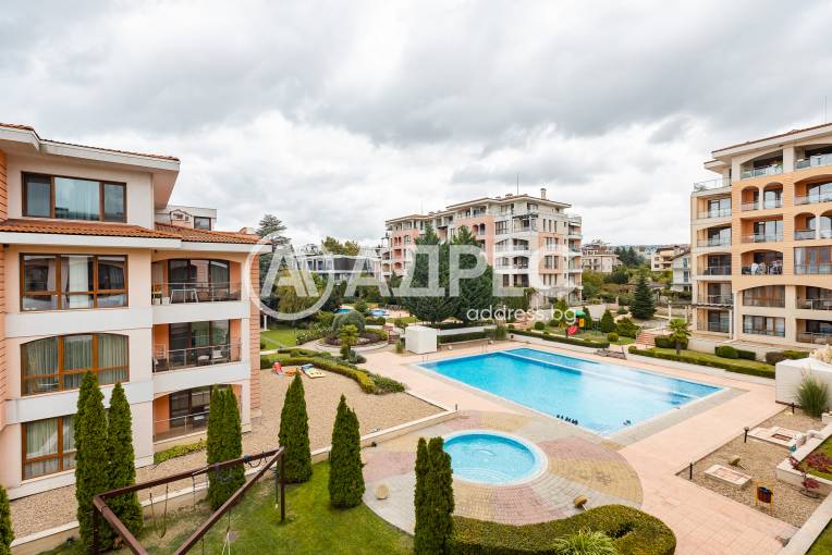 Двустаен апартамент, Варна, к.к. Св.Св. Константин и Елена, 669900, Снимка 12