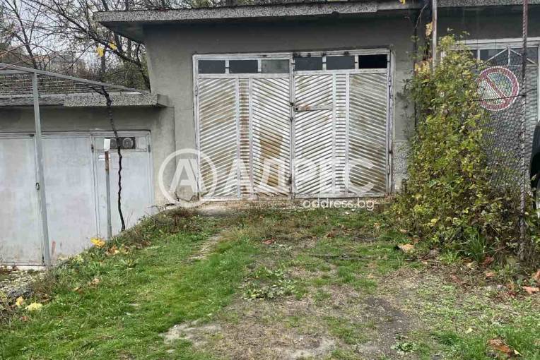 Гараж, Шумен, Пети полк, 674901, Снимка 1