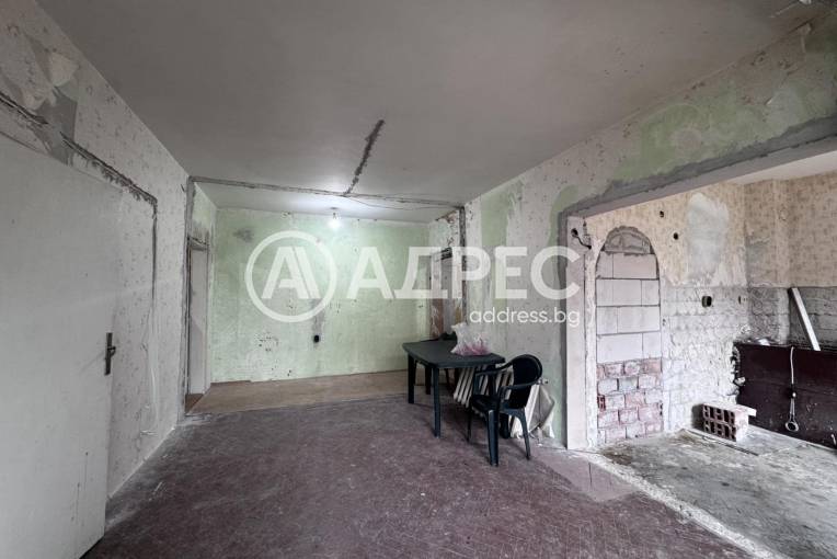 Двустаен апартамент, Ясен, 678911, Снимка 1