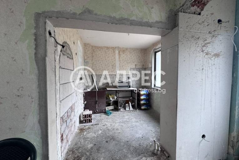 Двустаен апартамент, Ясен, 678911, Снимка 3