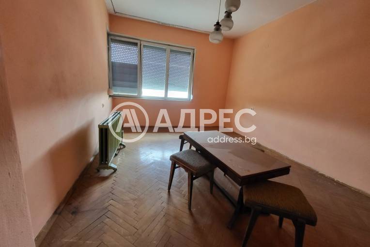 Тристаен апартамент, Севлиево, Широк център, 667912, Снимка 1