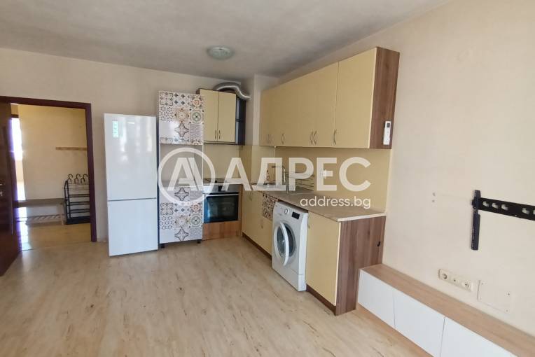 Тристаен апартамент, Благоевград, Широк център, 692912, Снимка 2