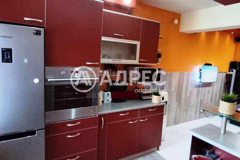 Тристаен апартамент, Благоевград, Център, 684914, Снимка 1