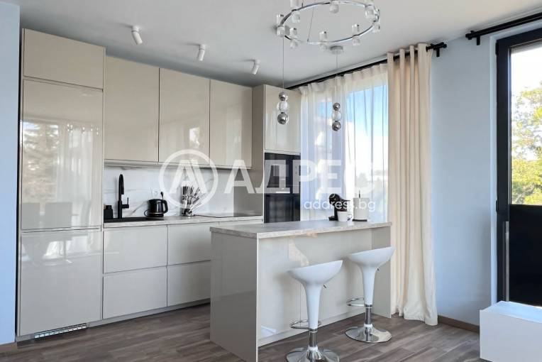 Тристаен апартамент, Варна, к.к. Св.Св. Константин и Елена, 667920, Снимка 1