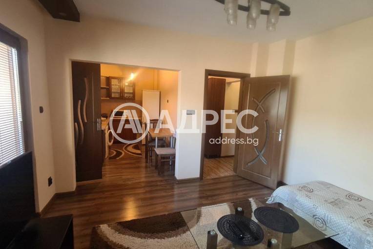 Тристаен апартамент, Варна, Икономически университет, 670926, Снимка 1