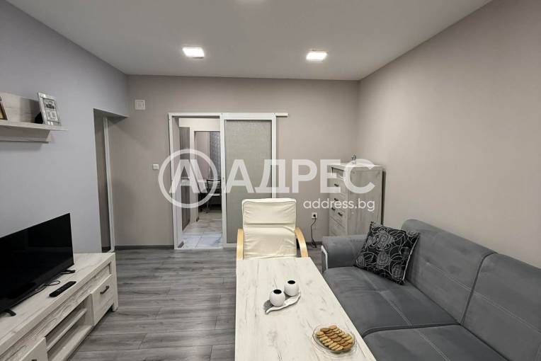 Двустаен апартамент, Добрич, Промишлена зона - Север, 677936, Снимка 1