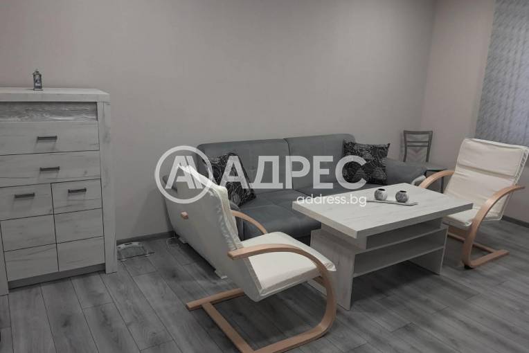 Двустаен апартамент, Добрич, Промишлена зона - Север, 677936, Снимка 2