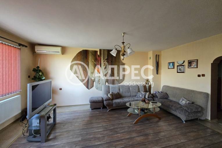 Многостаен апартамент, Разград, Варош, 702943, Снимка 1