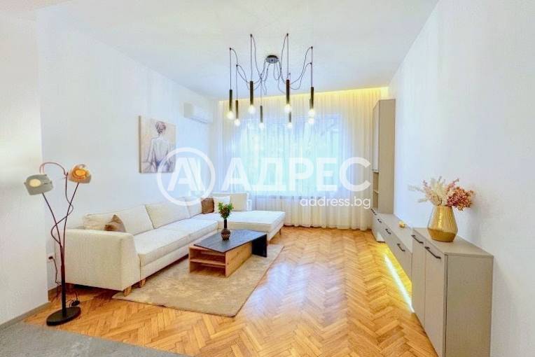 Тристаен апартамент, София, Център, 679944, Снимка 1