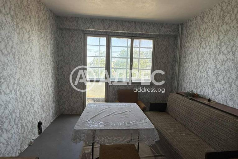 Тристаен апартамент, Добрич, Промишлена зона - Север, 641952, Снимка 1