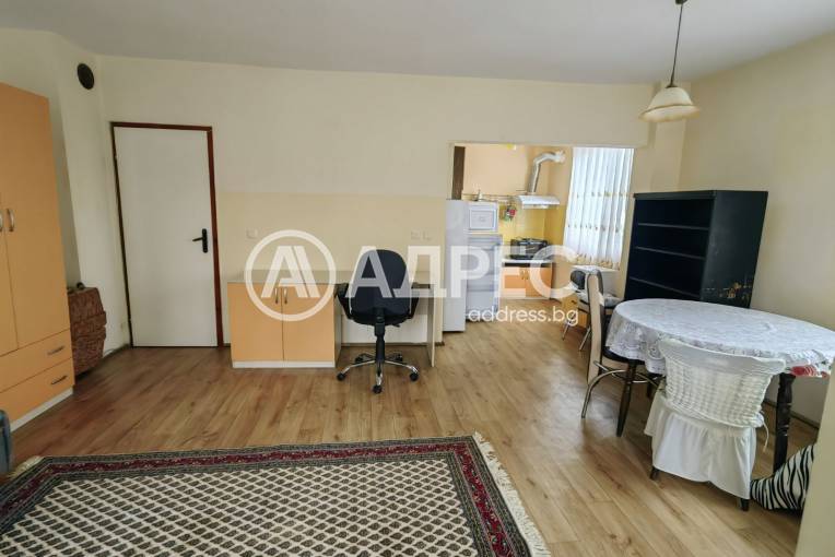 Двустаен апартамент, Варна, Цветен квартал, 676981, Снимка 1