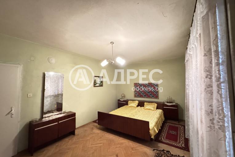 Многостаен апартамент, Попово, 674983, Снимка 1