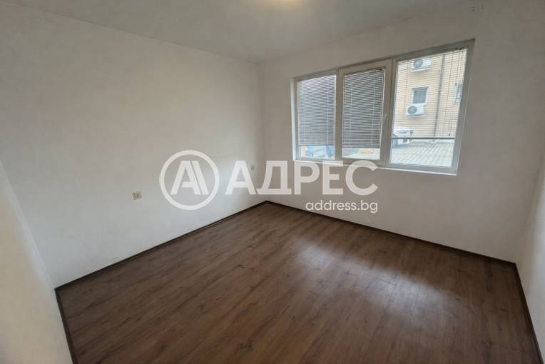 Двустаен апартамент, София, Бенковски, 681991, Снимка 1