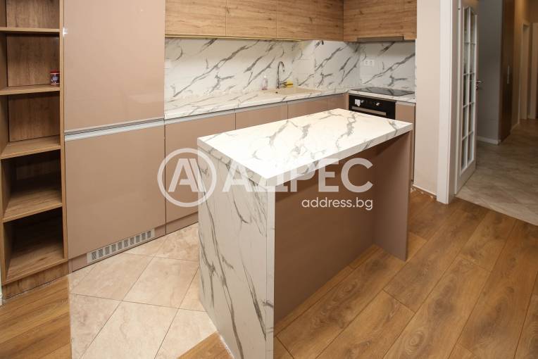 Тристаен апартамент, София, Витоша, 677999, Снимка 1