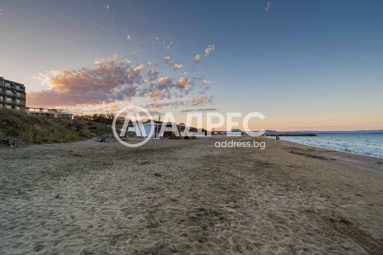 Луксозна сграда на брега на морето !, Поморие, Център, Снимка 5