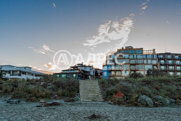 Луксозна сграда на брега на морето !, Поморие, Център, Снимка 9